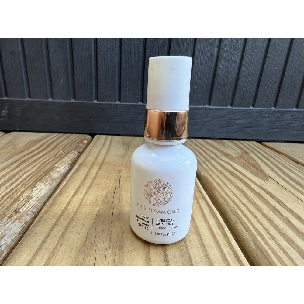 True Botanicals Everyday Skin Tint 05 Sunscreen 1 oz. SPF 30 NIB